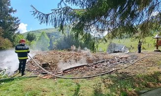 INCENDIU după slujba din noaptea de Înviere / O biserică s-a făcut scrum