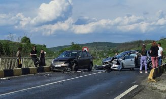 ACCIDENT în județul Cluj: 4 răniți după o coliziune pe contrasens / Trafic blocat