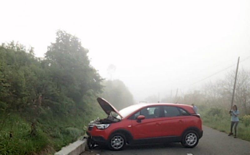 Descarcerarea şi SMURD-ul intervin la un accident din judeţul Cluj / Coliziune cu un cap de pod