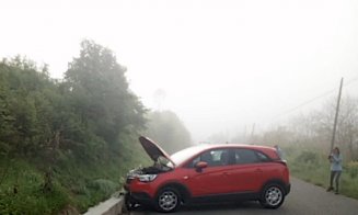 Descarcerarea şi SMURD-ul intervin la un accident din judeţul Cluj / Coliziune cu un cap de pod