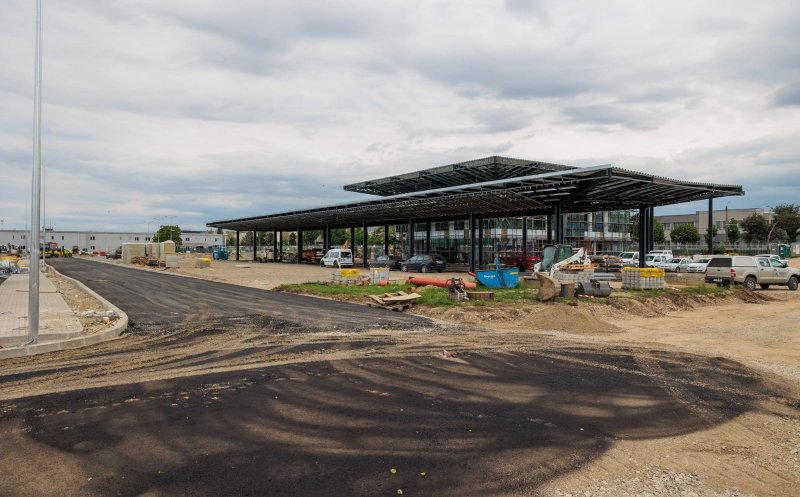 Park & Ride cu 863 locuri de parcare în construcție la aeroport. Status: realizat în proporție de 50%