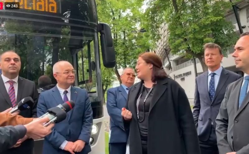 Primarul Boc și ambasadorul Marii Britanii au testat un autobuz cu hidrogen la Cluj-Napoca / Călătorii GRATIS pe 3 linii