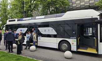 Primarul Boc și ambasadorul Marii Britanii testează un autobuz cu hidrogen la Cluj-Napoca / Călătorii GRATIS pe 3 linii