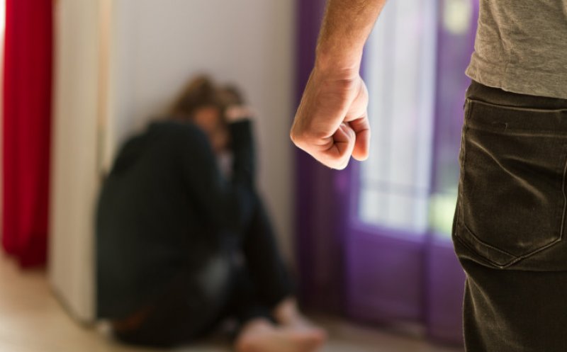 Cluj: Un bărbat și-a bătut crunt fosta concubină și pe familia acesteia, în prima zi de Paște