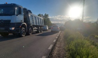 ACCIDENT în judeţul Cluj. Implicate, 2 autoturisme și o basculantă
