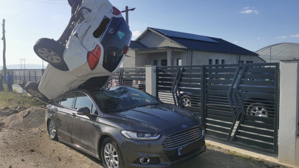 ACCIDENT ca în cascadoriile de la Hollywood + dosar penal / "Artă!" / "Eu zic să le lăsaţi aşa ca monument istoric..."