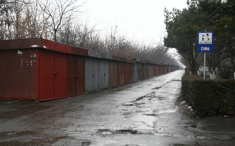 Demolarea garajelor inestetice din spatele blocurilor continuă la Cluj-Napoca