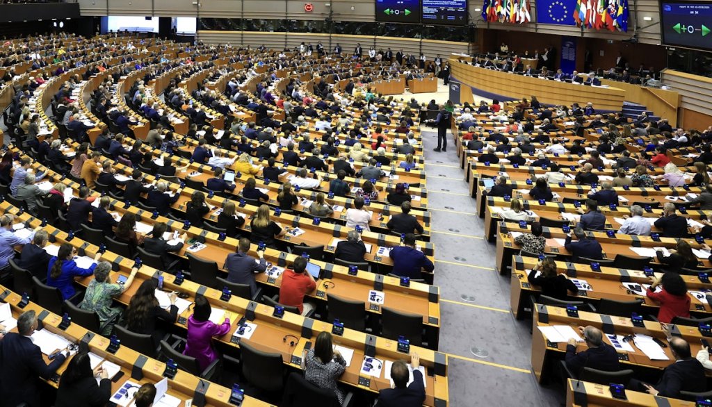 Sondaj: tinerii români, pe primul loc în UE la intenția de vot la alegerile europarlamentare