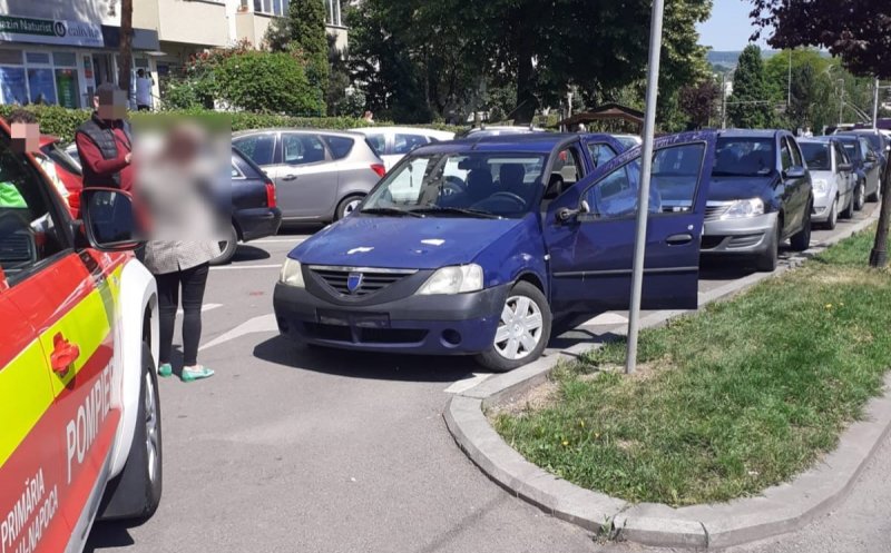 Accident rutier în Mănăștur. O femeie a fost consultată de un echipaj medical