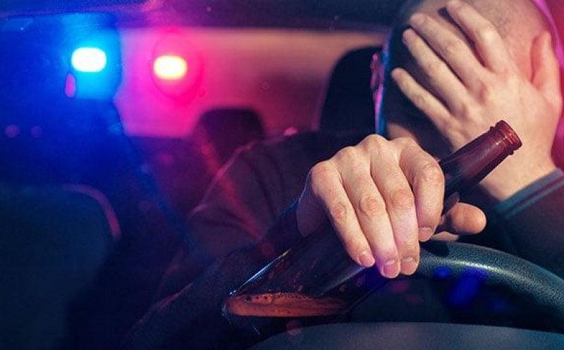 După câteva pahare de alcool un bărbat s-a urcat la volan și a intrat într-un parapet, în Florești