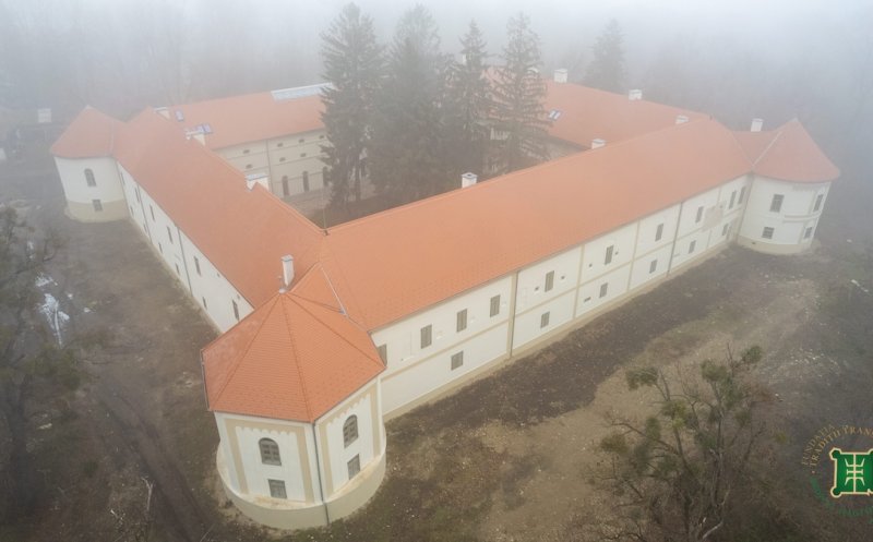 Castelul din Gilău, renovat cu 7,12 milioane de euro, își deschide porțile pentru public. Anul viitor, restaurarea parcului și a castrului roman