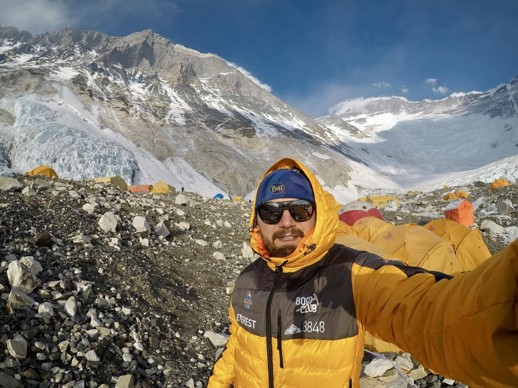 Vârful Everest, cucerit de un alpinist român. Cât i-a luat să ajungă pe „acoperișul lumii”