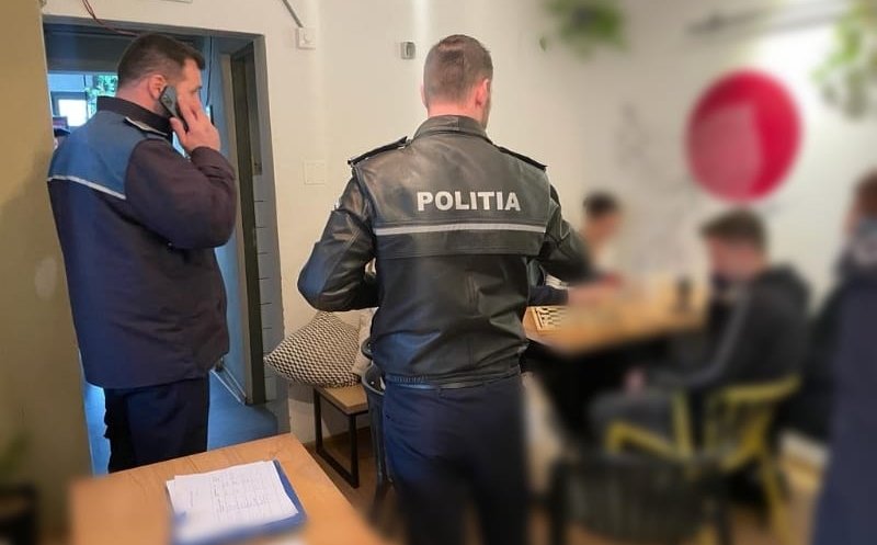 Razii în barurile din Cluj-Napoca. Zeci de elevi chiulangii, luați în vizor de polițiști