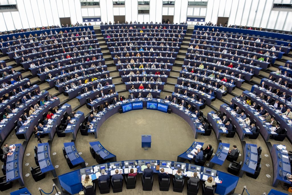 Alegeri europarlamentare: concurență de 16 candidați pe un loc în PE / Ce salariu are un eurodeputat