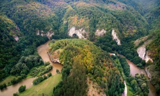O plajă din Apuseni, la 100 km de Cluj, te duce cu gândul în Thailanda / Relaxare într-un colţ de rai, la pachet cu o priveliște superbă