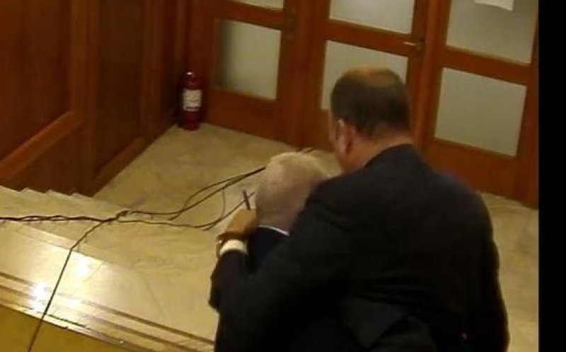 Bătaia din Parlament: Florin Roman aşteaptă eliberarea certificatului medico-legal / Nu va renunța la plângerea penală împotriva lui Vîlceanu