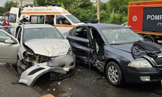 ACCIDENT în Cluj-Napoca / Victimă descarcerată dintre fiarele maşinii