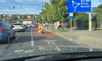 Cluj-Napoca: Aglomerație de 3-4 km pentru un capac de canal semnalizat cu crengi