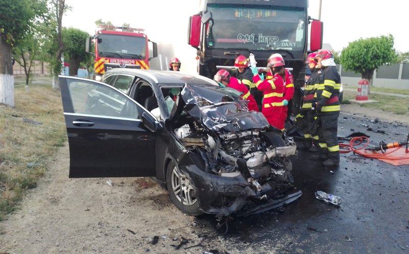 Somnul i-a „furat” mama. O femeie a adormit la volan și a intrat cu mașina într-un camion. Părintele a decedat pe loc