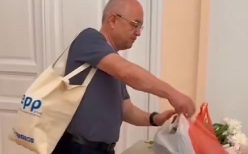 Emil Boc, la „shopping” în Oser. Ce și-a cumpărat primarul municipiului Cluj-Napoca: „Este locul unde se întâlneste trecutul și prezentul”