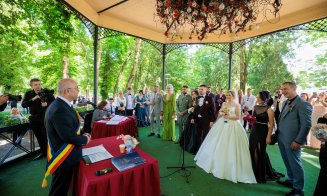 Zeci de cupluri s-au căsătorit astăzi în Parcul Central din Cluj-Napoca