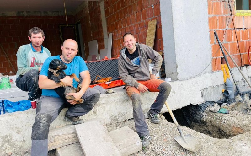 Pompier clujean, erou în timpul liber. A salvat de la moarte un câine blocat sub casă, după opt ore de efort