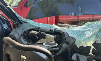 ACCIDENT grav provocat de un bolovan desprins de pe un versant / Șofer în stare gravă, transportat cu elicopterul SMURD