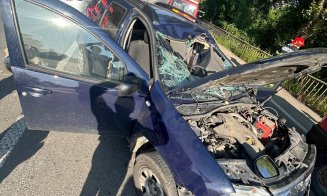 ACCIDENT grav provocat de un bolovan desprins de pe un versant / Șofer în stare gravă, transportat cu elicopterul SMURD