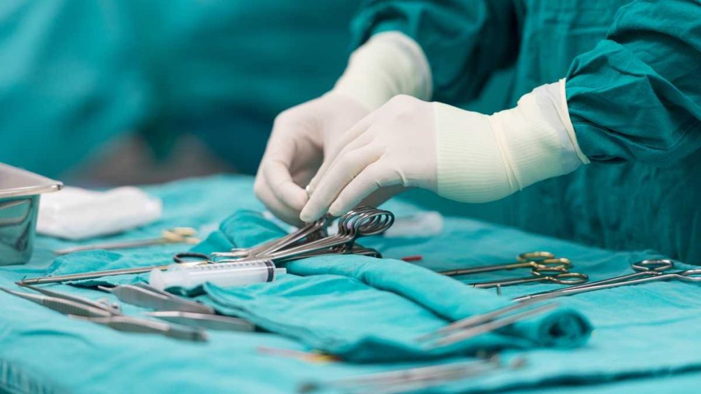 Anchetă la un spital județean după ce un chirurg este acuzat de colegi că vine la muncă beat