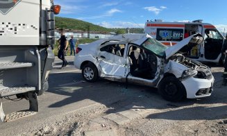 Cluj: Accident GRAV între un camion și două mașini. Doi bărbați, transportați la spital