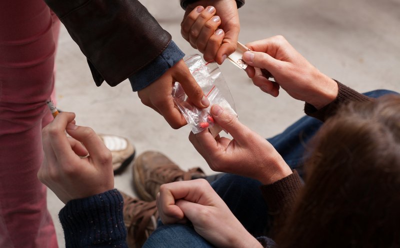 Copii drogaţi cu medicamente prescrise pentru probleme psihiatrice. Medic: Sunt pastile pe care le procură și care le dau nişte simptome
