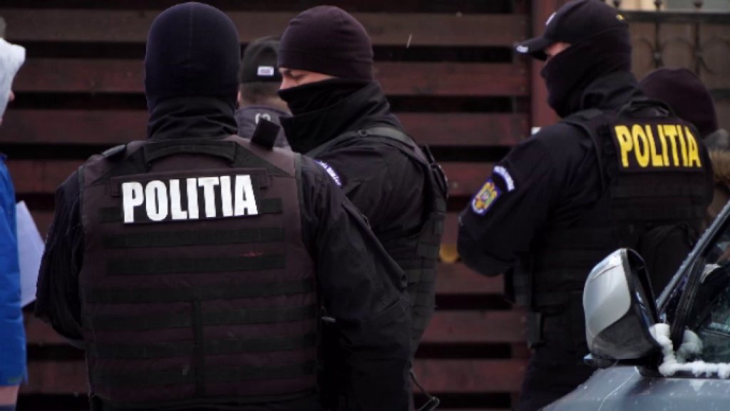 Casa unei femei din Cluj, percheziționată de polițiști. Clujeanca ar fi folosit acte false pentru a obține fonduri de la bugetul de stat