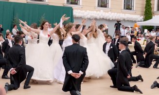 Bridgerton á la Cluj. "Prinți și prințese în valsul vieții" / Spectacol de excepţie al unor absolvenți de liceu din Cluj-Napoca