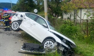 ACCIDENT în Cluj. Implicate o autoutilitară şi 2 autoturisme / A fost solicitat elicopterul SMURD