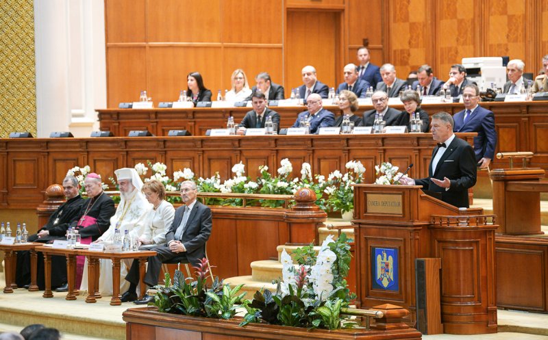 Sondaj: Mai mult de jumătate dintre români ar fi de acord cu transformarea țării într-o republică semi-prezidenţială în care preşedintele ales să aibă puteri mai mari decât în prezent
