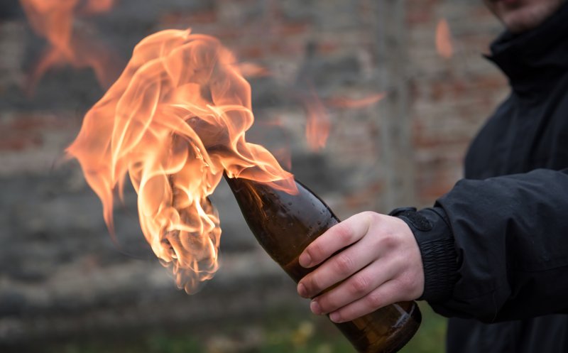 Un sirian a încercat să își dea foc cu un cocktail Molotov la Ambasada Israelului. A intervenit Brigada Antitero a SRI