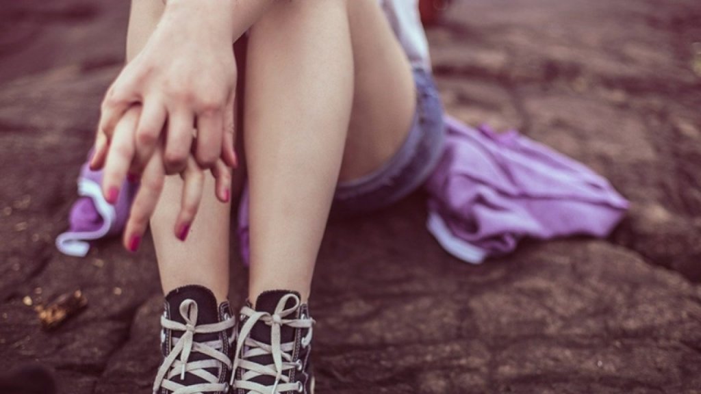 Adolescentă transportată la spital cu hemoragie puternică după ce a NĂSCUT acasă, iar bebelușul a murit / Părinţii nu ştiau despre sarcină