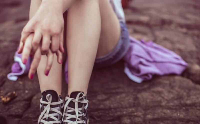 Adolescentă transportată la spital cu hemoragie puternică după ce a NĂSCUT acasă, iar bebelușul a murit / Părinţii nu ştiau despre sarcină