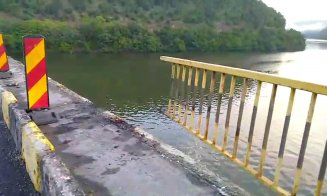 TIR căzut de pe un pod, în Dunăre, de la 20 m înălţime / Trupul șoferului a fost recuperat de scafandri