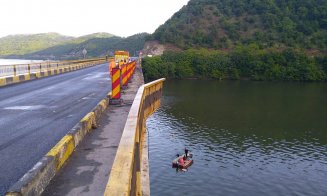 TIR căzut de pe un pod, în Dunăre, de la 20 m înălţime / Trupul șoferului a fost recuperat de scafandri