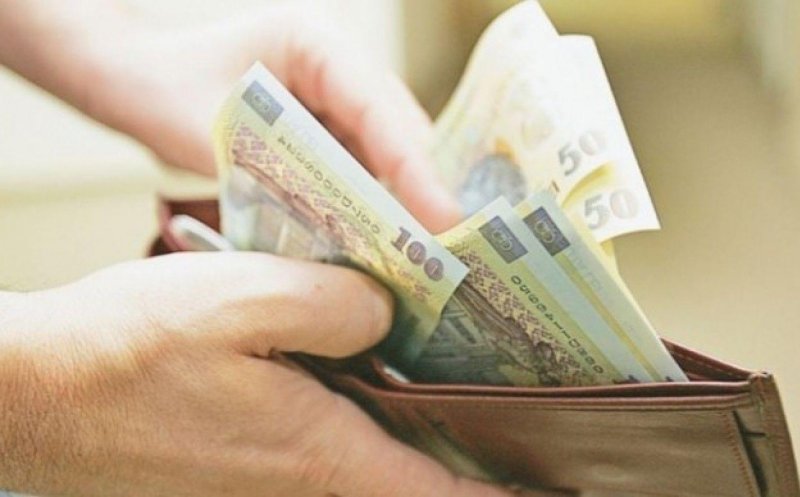 E oficial. Salariul minim brut pe economie va fi 3.700 lei. Guvernul a aprobat majorarea