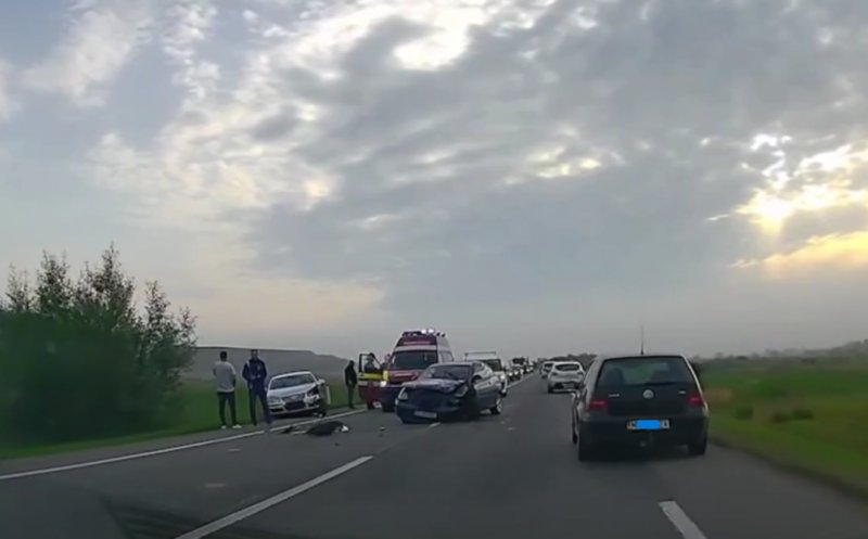 Coliziune între trei mașini pe centura Apahida - Vâlcele. Doi bărbați, transportați la spital