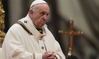 Papa Francisc le cere preoților să țină predici mai scurte: "Se pierde atenţia şi oamenii adorm"