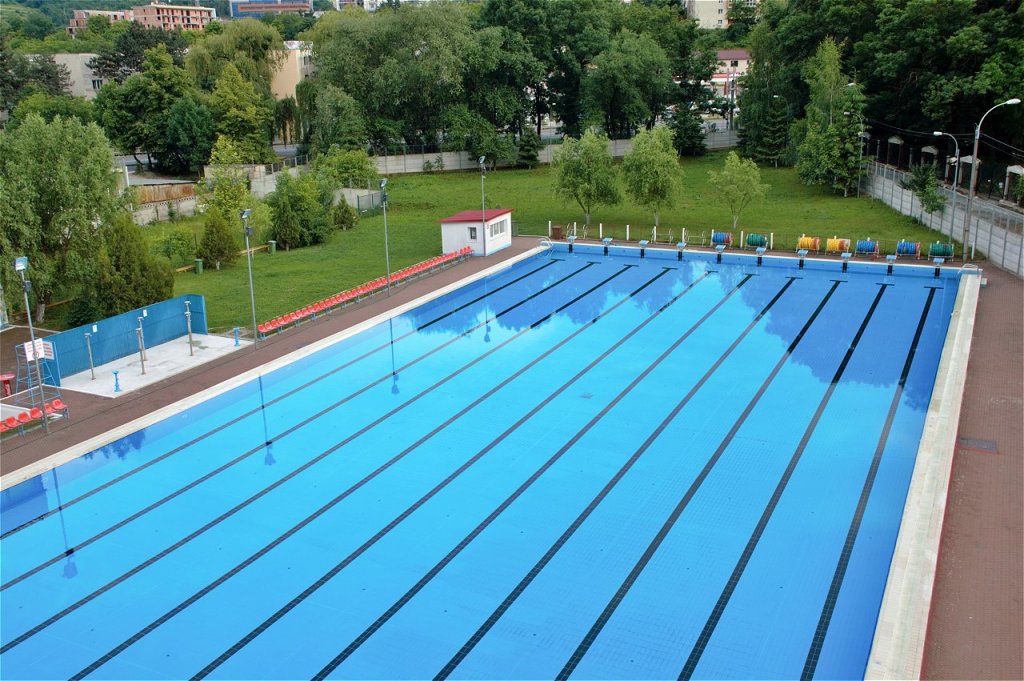 UTCN deschide Piscina Olimpică exterioară. Vezi programul și tarifele