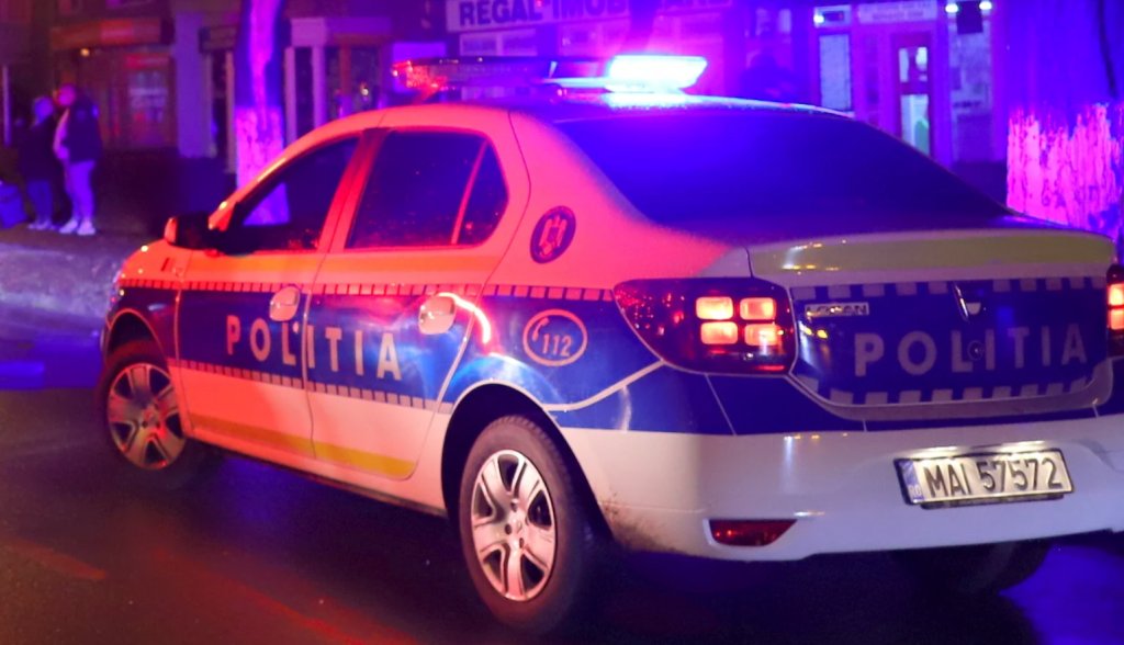 Moarte misterioasă în Mănăștur. Un bărbat a decedat subit după ce a coborât din mașină / Polițiștii fac cercetări