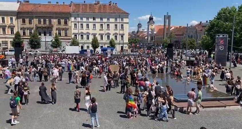 A început parada Cluj Pride 2024! Marșul a pornit din Piața Unirii prin centrul Clujului