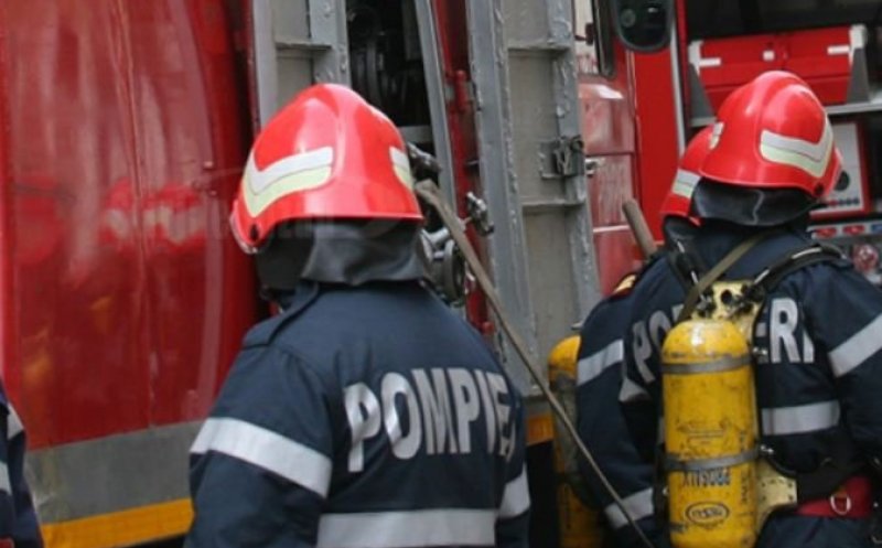 Incendiu Cluj: Casă cuprinsă de flăcări. Pompierii au intervenit cu două autospeciale și un echipaj SMURD