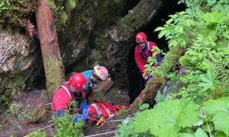 Exercițiu de salvare din peșteră foarte complicat pentru salvamontiștii clujeni. A durat peste 12 ore