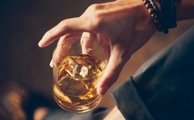 Începe testarea AUDIT. Românii îşi pot evalua consumul de alcool online