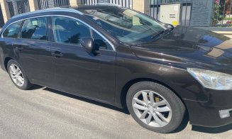 Au fost VANDALIZATE pe Frunzişului toate maşinile care NU au numere de Cluj / "Problema nu e că am parcat pe trotuare, ci ca suntem vinituri"